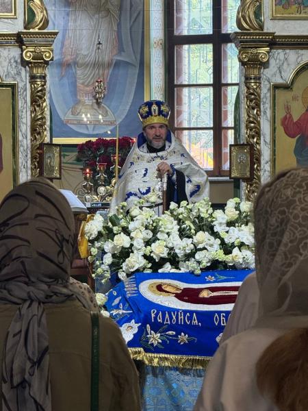 У Кременчуці у Свято-Троїцькому соборі ПЦУ відбулося Всенічне бдіння з виносом Плащаниці Божої Матері