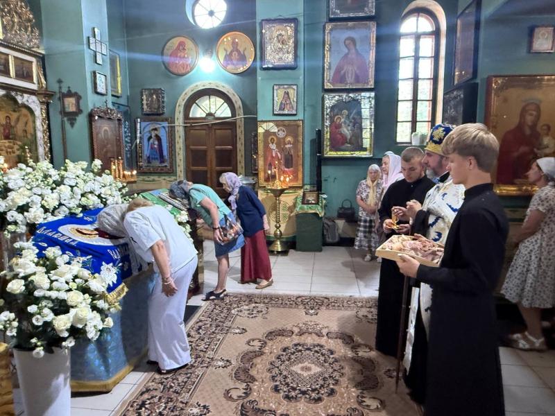 У Кременчуці у Свято-Троїцькому соборі ПЦУ відбулося Всенічне бдіння з виносом Плащаниці Божої Матері