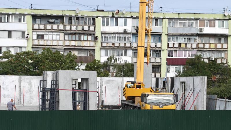 Кременчук за парканом: що насправді відбувається за огорожами будмайданчиків