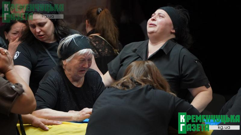 «Такі молоді хлопці не повинні гинути»: у Кременчуці попрощалися із 25-річним Захисником Владиславом Хоменком