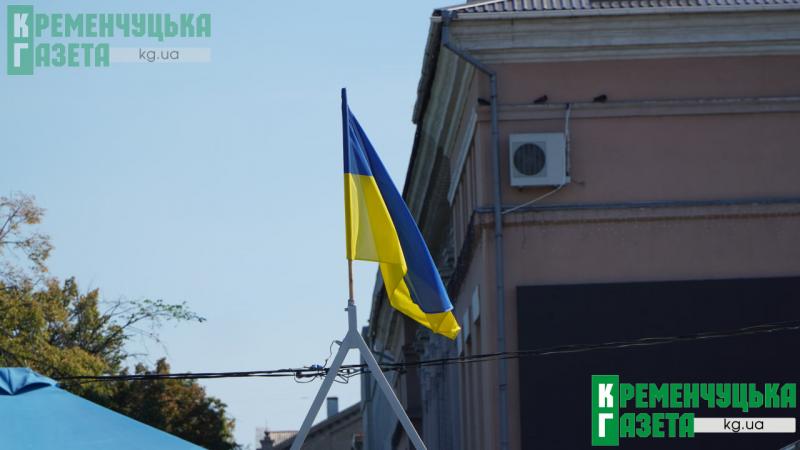 Живий океан вишиванок і синьо-жовті барви: як Кременчук відзначає 35-ту річницю Незалежності України
