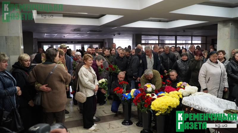 «За такими хлопцями мало бути велике майбутнє України»: у Кременчуці провели в останню путь нацгвардійця Вадима Котвицького