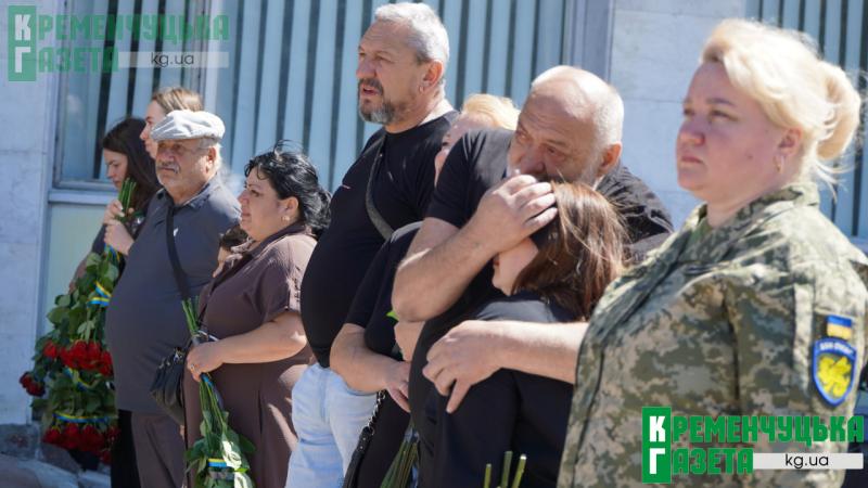 «Такі молоді хлопці не повинні гинути»: у Кременчуці попрощалися із 25-річним Захисником Владиславом Хоменком
