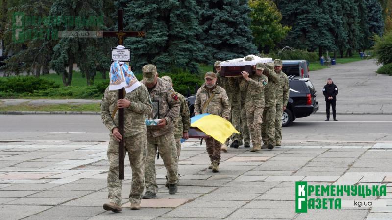 До останнього подиху: Кременчук попрощався із солдатом-гранатометником Сергієм Кулиничем