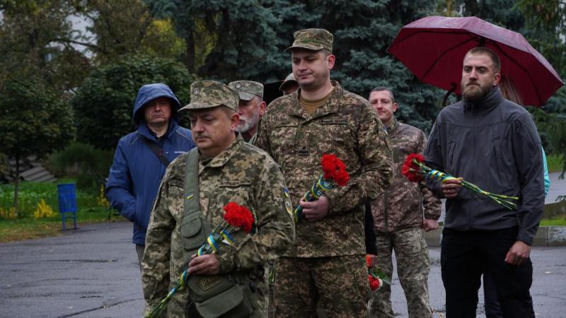 Герої поруч і в серцях: у Кременчуці вшанували пам'ять Захисників і Захисниць України