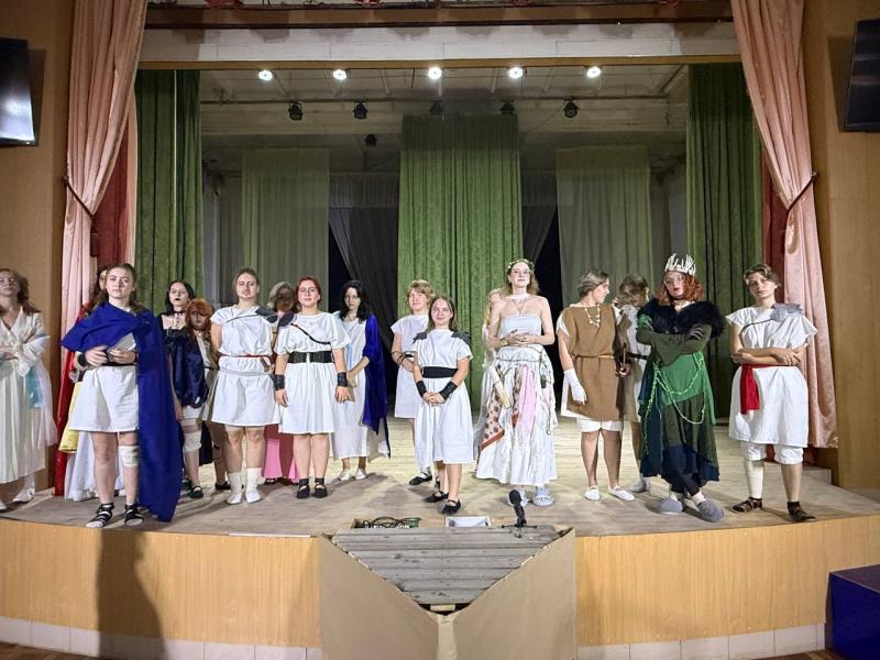 У Кременчуцькій гуманітарно-технологічній академії ожив Одіссей: студтеатр «Діонісій» представив прем’єру до Дня Захисників України