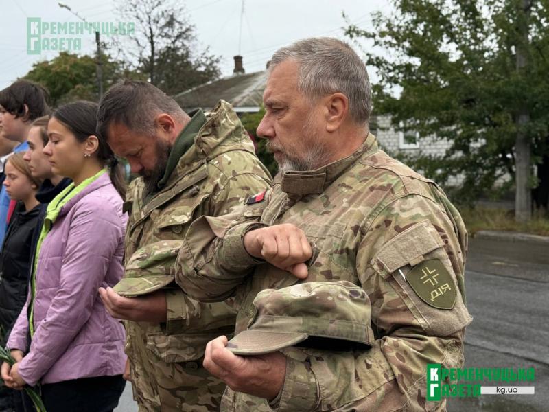 У Кременчуці відкрили пам’ятну дошку Юрію Руфу – поету, вченому та воїну за Україну