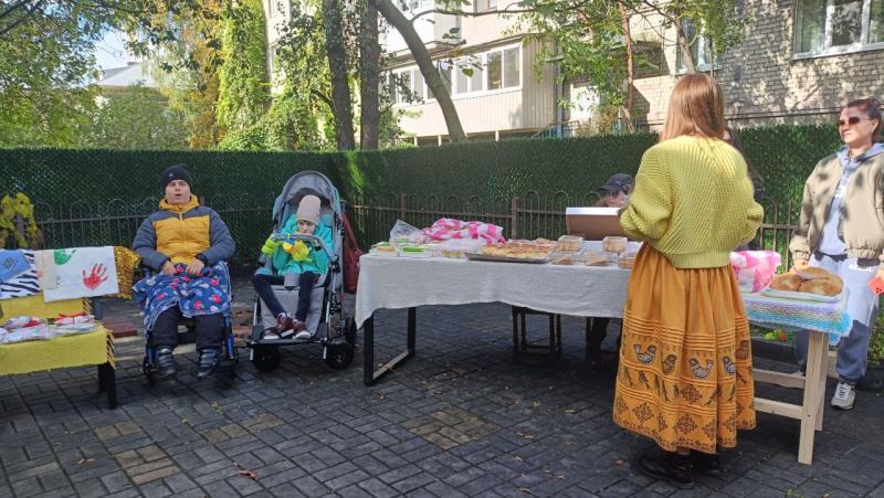 Свічки з лавандою, картини й пиріжки: як у Центрі адаптації підлітків проходить ярмарок добра