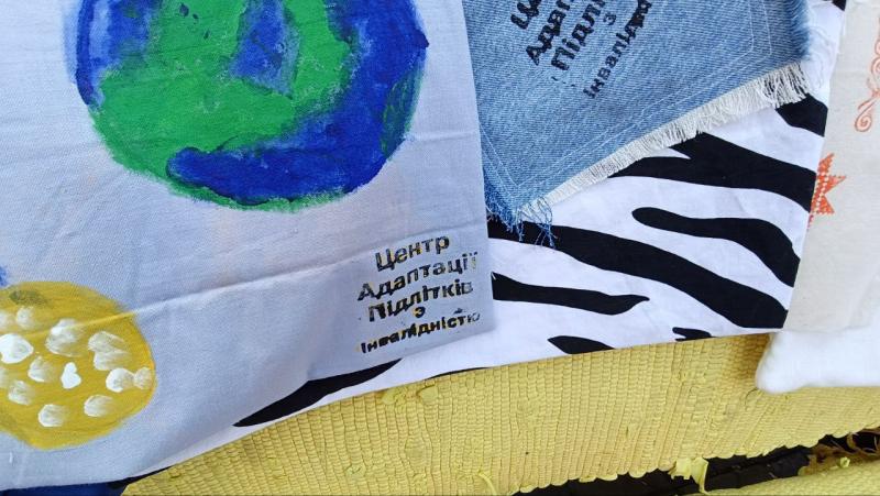 Свічки з лавандою, картини й пиріжки: як у Центрі адаптації підлітків проходить ярмарок добра