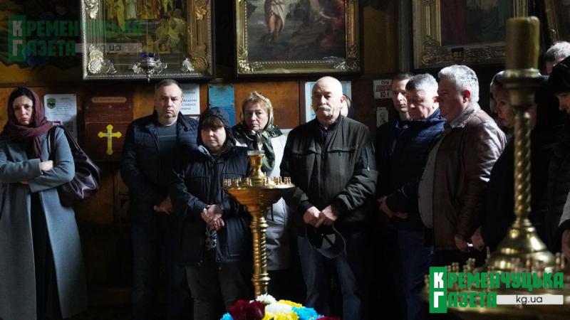 «Завжди був чуйний і переживав чужий біль»: Кременчук проводив в останню дорогу лікаря Дмитра Лежньова