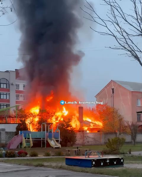 Велика пожежа в центрі Кременчука: над містом стовп диму (Доповнено)