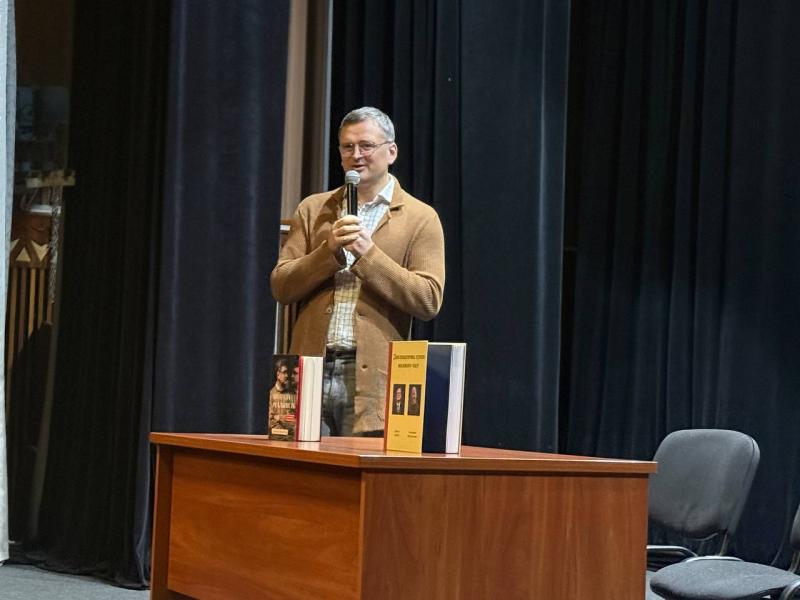 Книга Дмитра Кулеби зібрала Кременчук: дипломатія, Пивиха і складні питання
