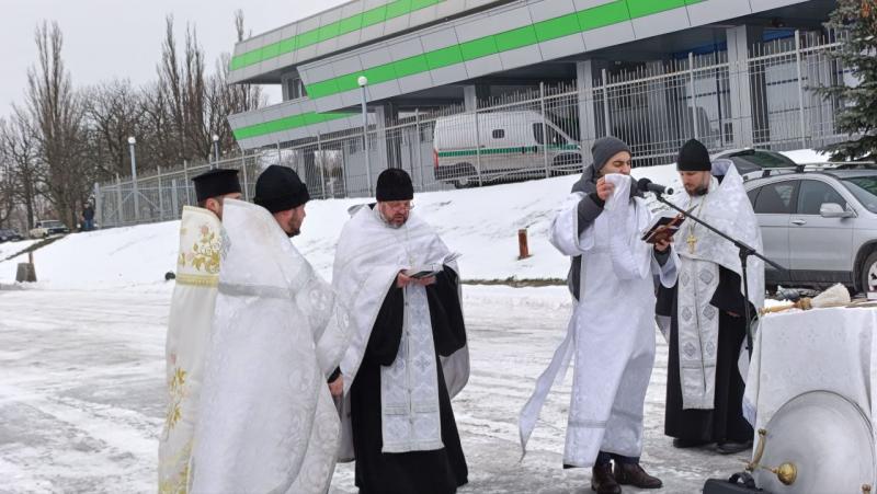 Менше купань, але незмінна традиція хресного ходу: як у Кременчуці відзначили Богоявлення