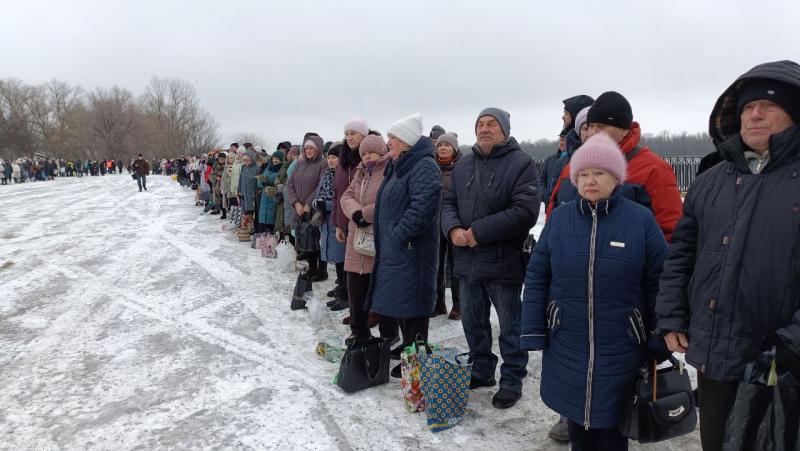 Менше купань, але незмінна традиція хресного ходу: як у Кременчуці відзначили Богоявлення