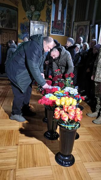 «Він був людиною-сонцем»: у Кременчуці провели в останню путь Героя Олександра Бублика