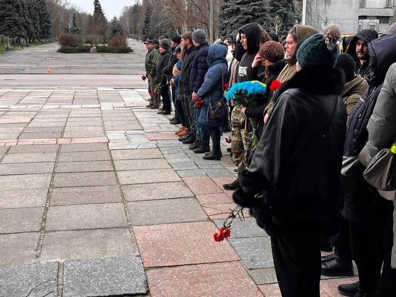 «Будинок залишився без господаря, а наречена — без свого коханого»: у Кременчуці провели в останню путь Захисника України Антона Ковальчука