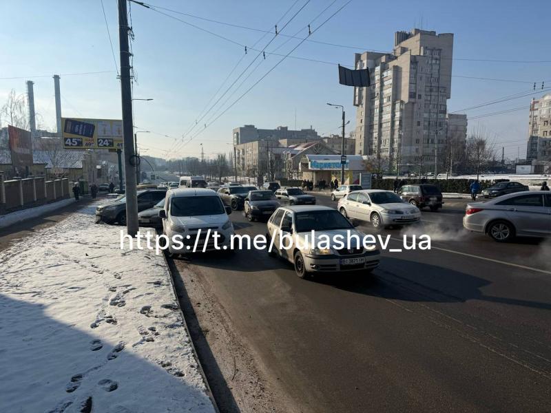 Протест проти «світлових» графіків: жителі Кременчука перекрили дорогу (Доповнено)