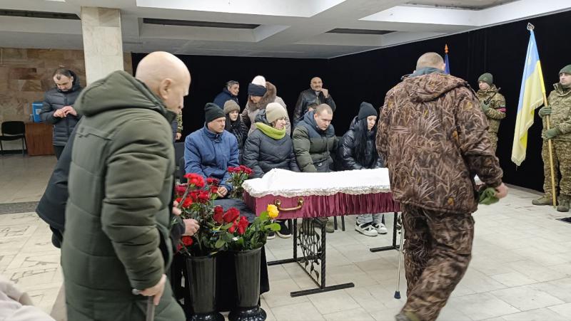 "У нього був принцип: якщо працювати, то працювати" у Кременчуці провели в останню путь нацгвардійця Володимира Бурейка