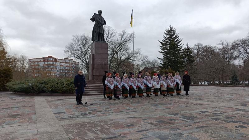 «Ми встояли — а значить, уже перемогли»: у Кременчуці відзначили День Соборності України та передали військовим п’ять станцій Starlink