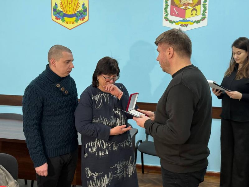 У Кременчуці вшанували пам’ять загиблих Захисників України: родини отримали почесні нагороди Полтавської облради