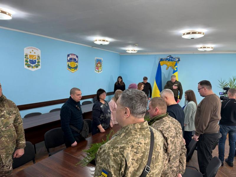 У Кременчуці вшанували пам’ять загиблих Захисників України: родини отримали почесні нагороди Полтавської облради