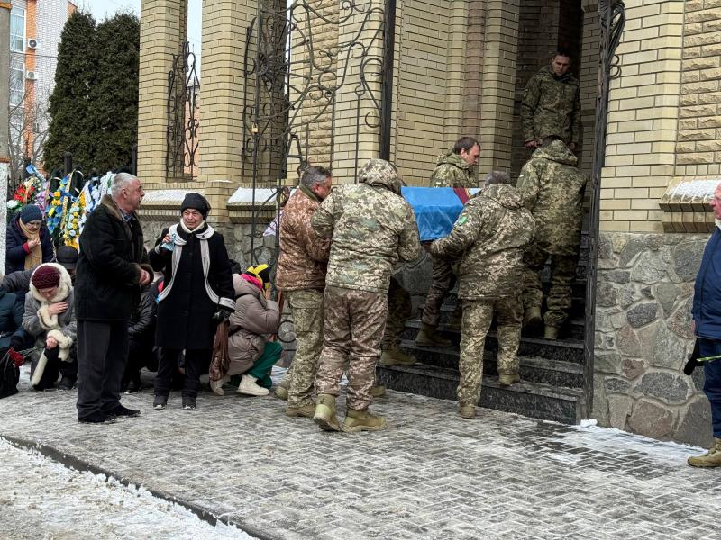 «Хороша, молода дитина, ще жити і жити...»: у Кременчуці попрощалися із Костянтином Голубом, який майже рік вважався зниклим безвісти