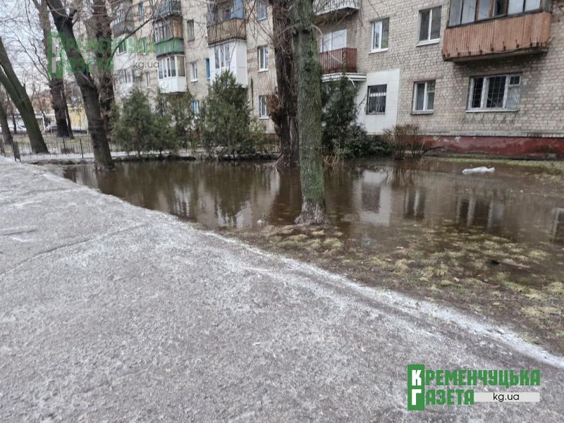 Після затяжних дощів Кременчук «поплив»: місто і район накрили гігантські калюжі