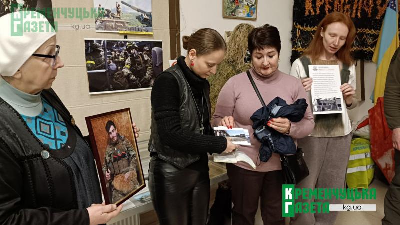 «Він ніколи не давав пустих обіцянок»: у Кременчуці передали речі загиблого азовця Ярослава Отрока в музей