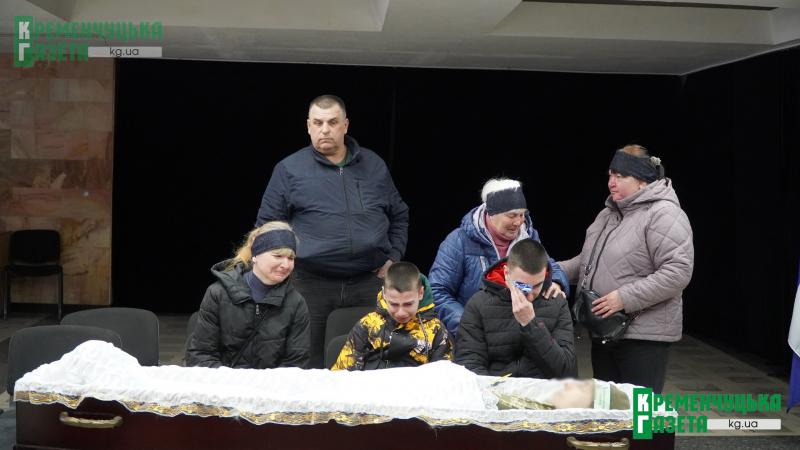 «Майстровитий був з самого дитинства»: у Кременчуці попрощалися із загиблим воїном Олександром Заніздрою
