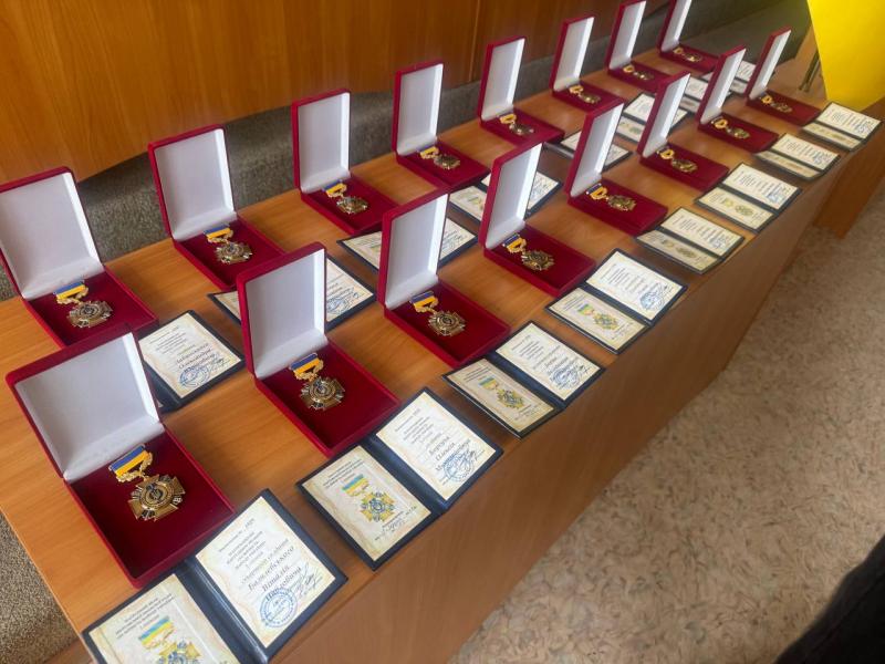 Родинам загиблих Захисників у Кременчуцькій райраді вручили відзнаки обласної ради
