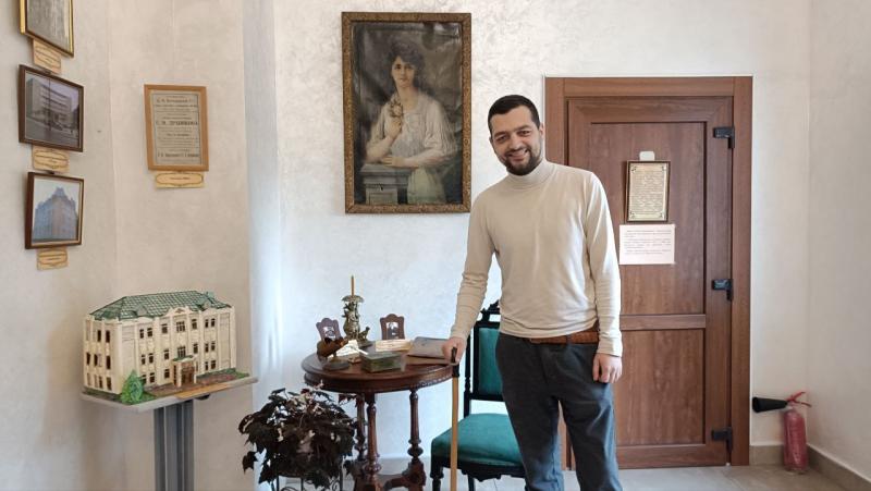 Привид, весілля і прийом у піонери: розкривають таємниці найкрасивішого дому Кременчука