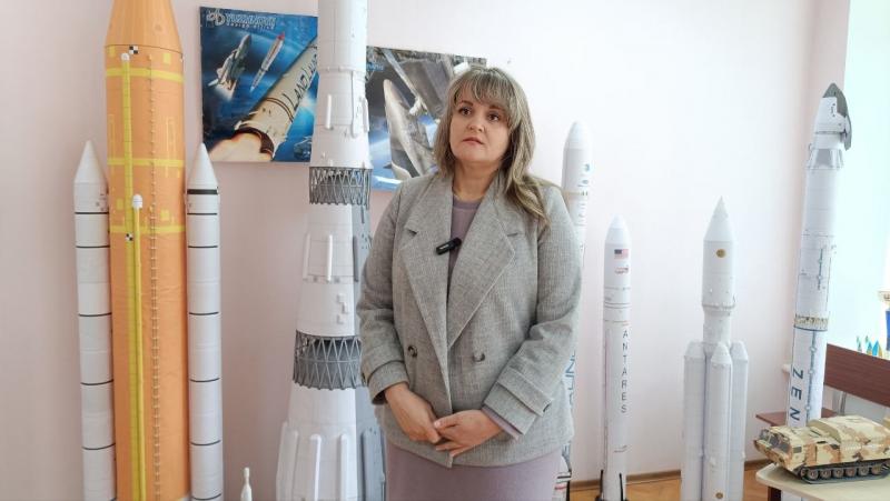 Від паперу до космосу: у Кременчуцькій гуманітарно-технологічній академії відкрили виставку про українське ракетобудування