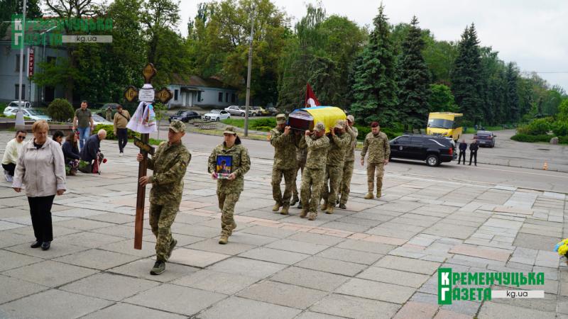 «Він був не просто людиною — він був Героєм»: Кременчук попрощався з десантником Олегом Шариповим