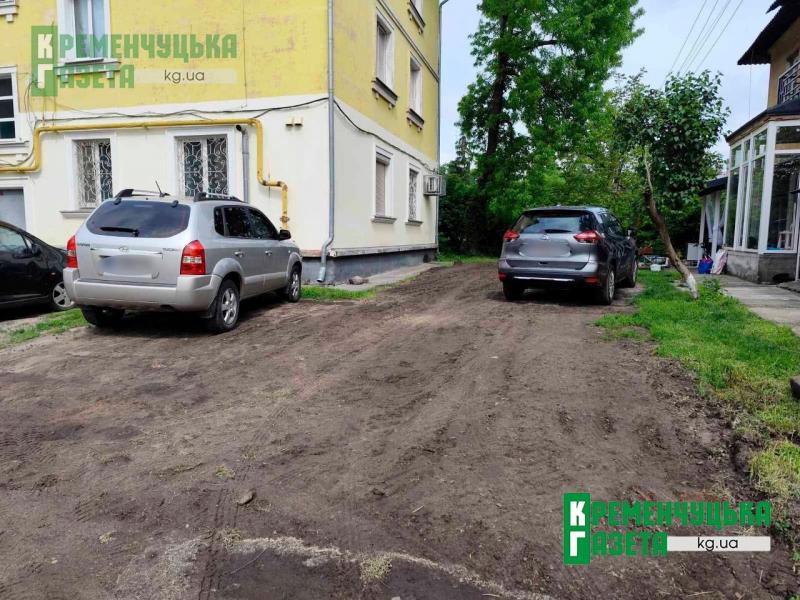 Газони під бульдозер: у Крюкові фіксують нові випадки знищення зелених зон