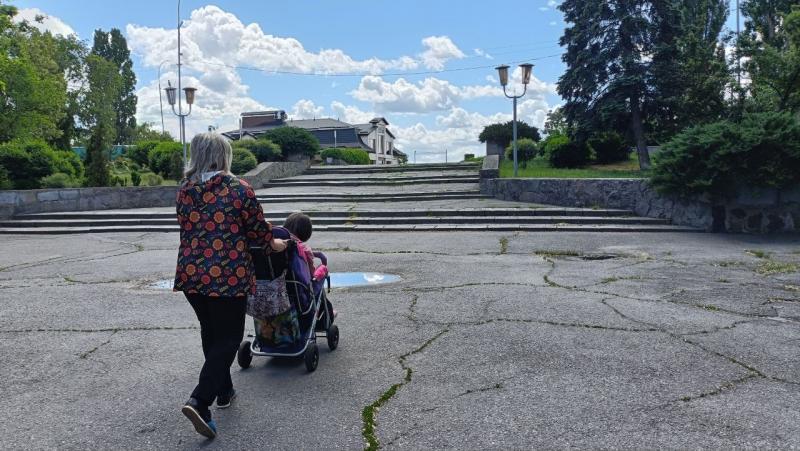 Пляж - без бар’єрів чи ілюзія доступності: журналісти Кременчуцької газети разом з містянами перевіряли інклюзивність на практиці
