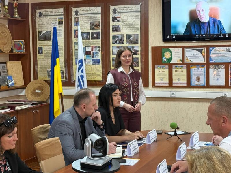 Від папірця на вулиці до хабара на іспиті: у Кременчуці говорили про доброчесність в освіті і вирішили запровадити нову традицію