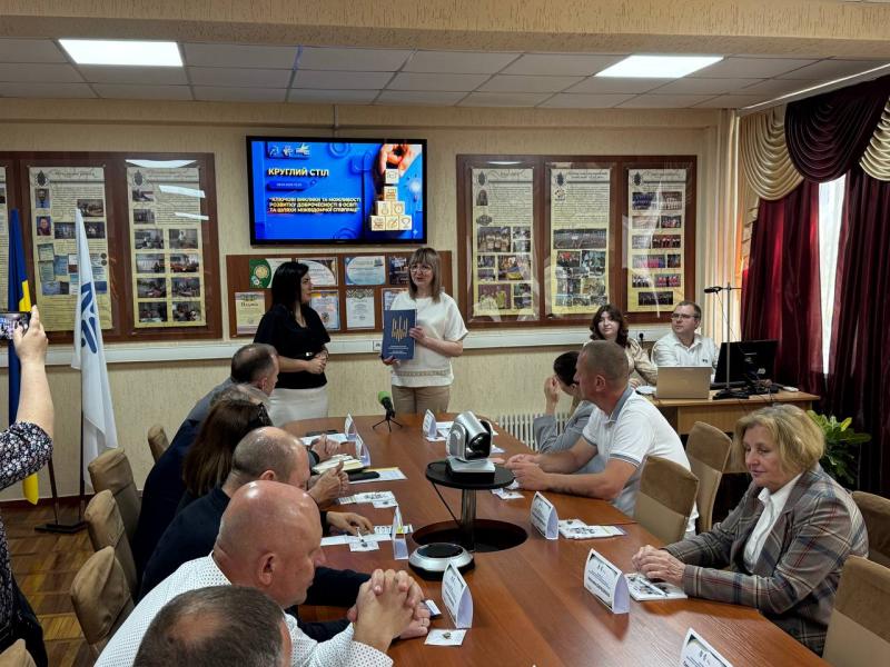 Від папірця на вулиці до хабара на іспиті: у Кременчуці говорили про доброчесність в освіті і вирішили запровадити нову традицію
