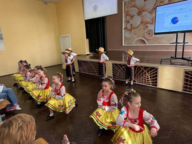 Від перемог учнів до проблем із санвузлами: про що звітувала директорка гімназії № 1, Білоножко