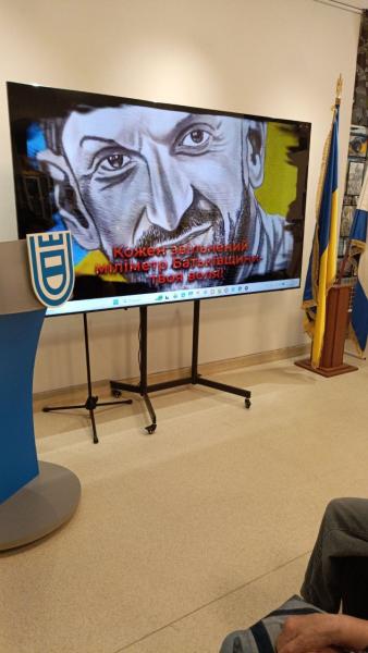 «Подивіться в ці очі й пам’ятайте»: у Кременчуці відкрили всеукраїнський артпроєкт «НАШІ».