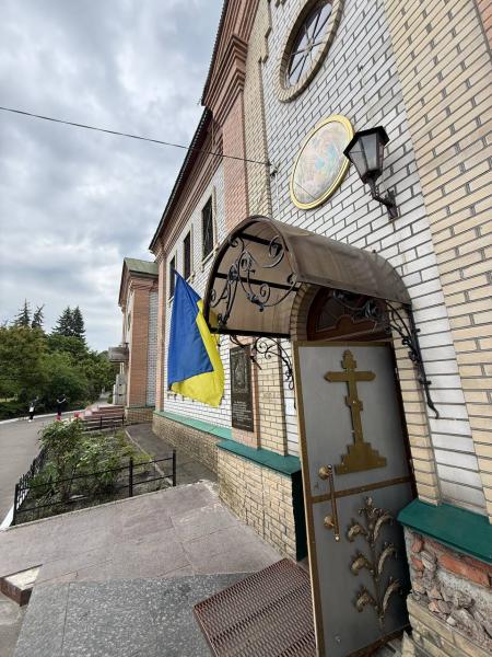 У Троїцькому храмі після переходу до ПЦУ залишили матрац, ікони та календар РПЦ