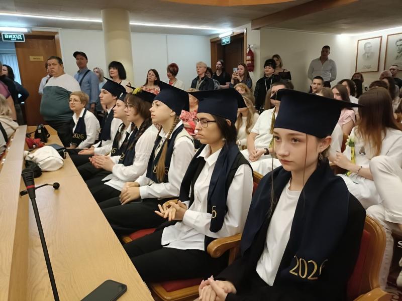Злива, град і 130 медалістів: як у Кременчуці через негоду змінили місце проведення урочистостей