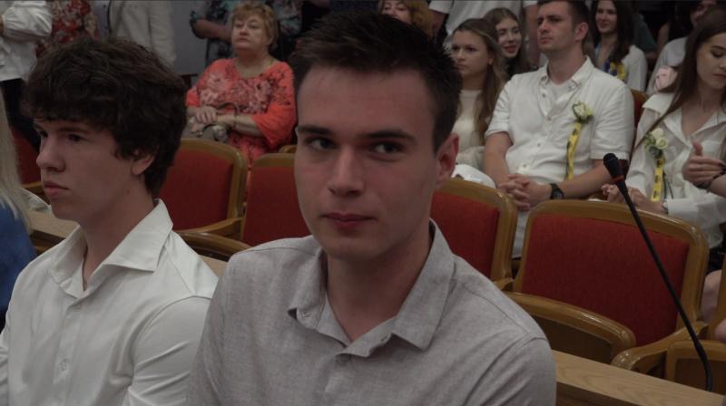 Злива, град і 130 медалістів: як у Кременчуці через негоду змінили місце проведення урочистостей