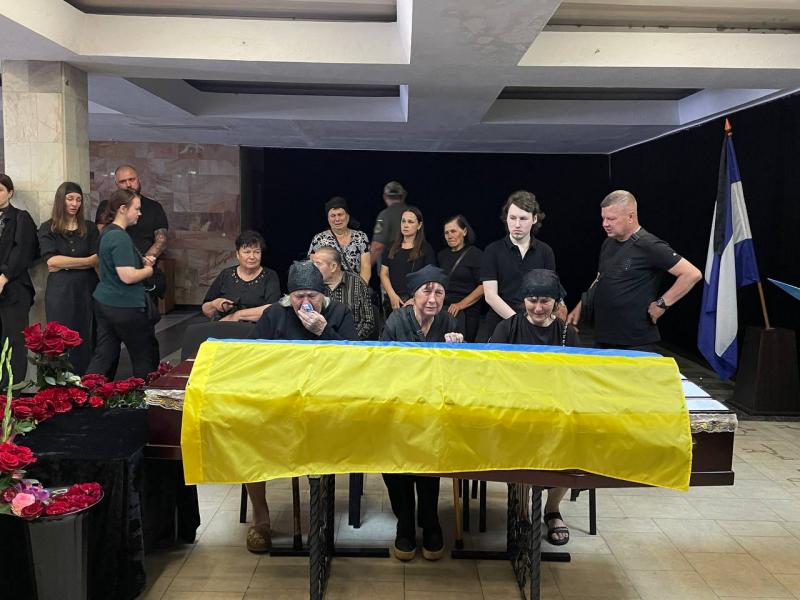 «Так хочеться, щоб всі були живі...»: у Кременчуці прощалися із кулеметником Валерієм Лисенком