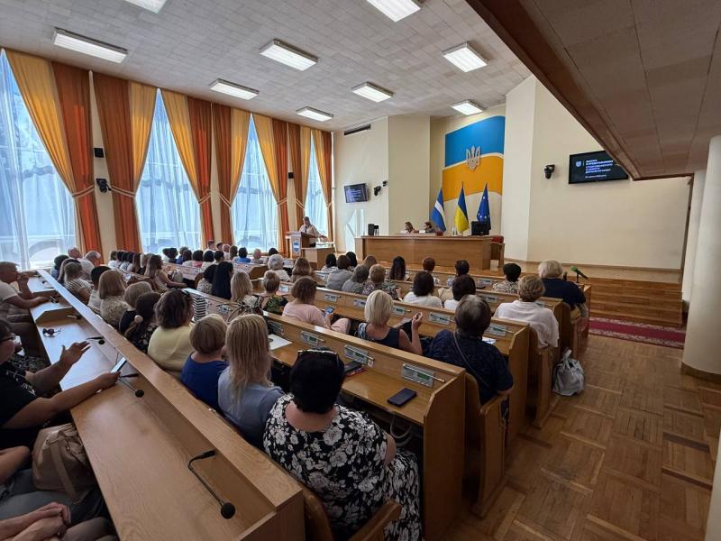 «Коли йдеш Кременчуком — наче по Рязані»: представниця мовного омбудсмена розповіла про порушення мовного законодавства в місті