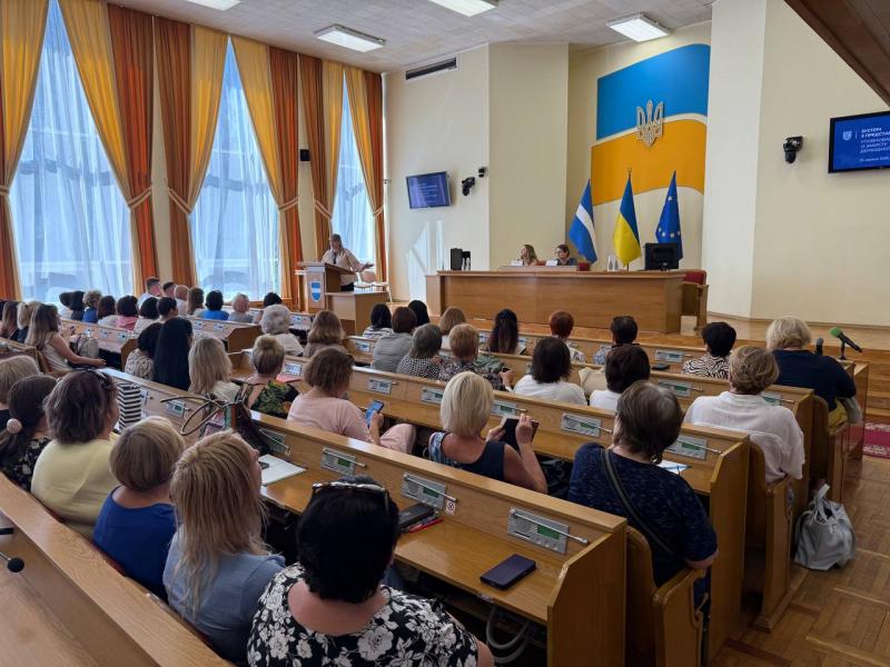 «Коли йдеш Кременчуком — наче по Рязані»: представниця мовного омбудсмена розповіла про порушення мовного законодавства в місті