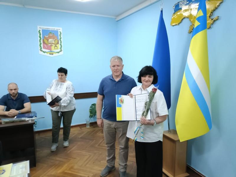 «Була чергова важка ніч»: після ворожої атаки у Кременчуцькій РВА відзначили Захисників і працівників підприємств з нагоди Дня Конституції