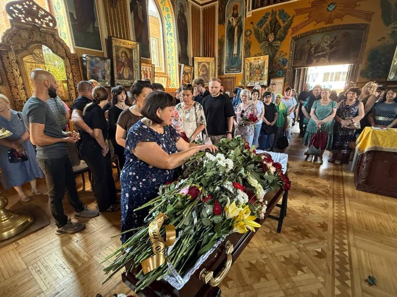 «Для неї школа була другою домівкою»: у Кременчуці відбулося прощання з директоркою гімназії №3 Наталією Куліш
