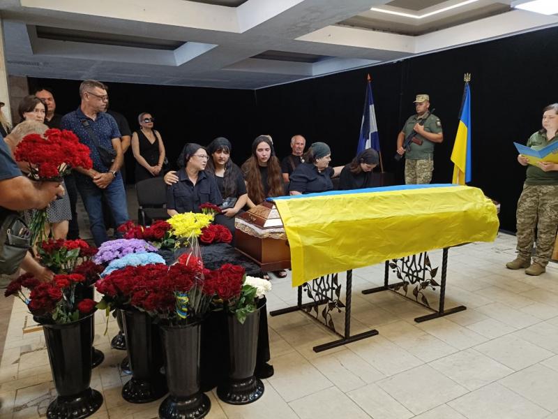 «Немає таких слів, які можуть загоїти рани»: у Кременчуці попрощалися із Владиславом Ващенком, який загинув два роки тому на День Незалежності України