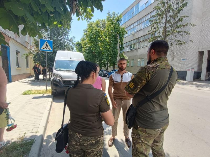 «Він вважав, що має бути там, де потрібен»: Кременчук попрощався із Захисником Олександром Кісіним, який майже два роки вважався безвісти зниклим
