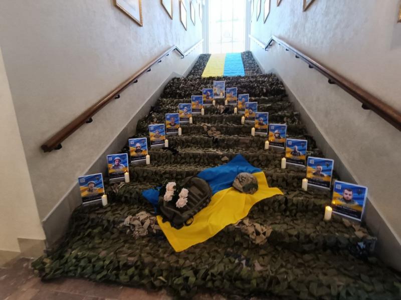 «Буду битися до кінця. Маю честь бути українцем»: у Кременчуці вручили відзнаки «Захисник України — Герой Кременчука» (посмертно)